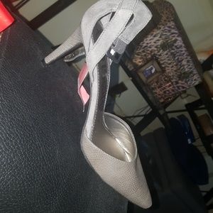 Pointed toe heels